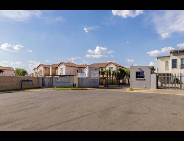 2 BEDROOM APARTMENT FOR SALE IN ALBERTON NORTH